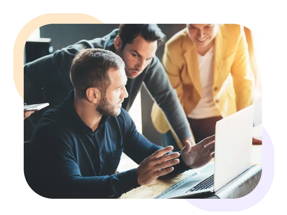 Personnes envoyant des messages professionnels